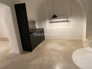 Na prenájom obchodný priestor v historickom centre mesta Banská Štiavn — foto 6