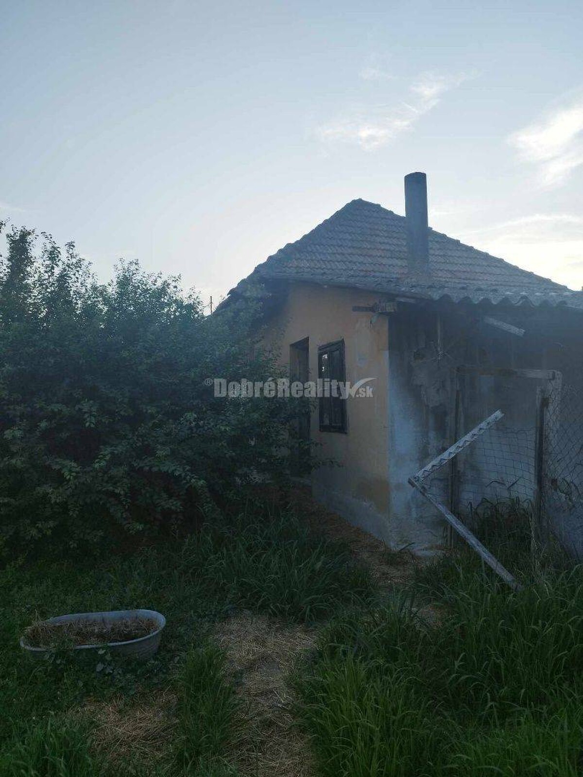 Starší rodinný dom v obci Vlčany , vhodný na kompletnú rekonštrukciu — foto 3