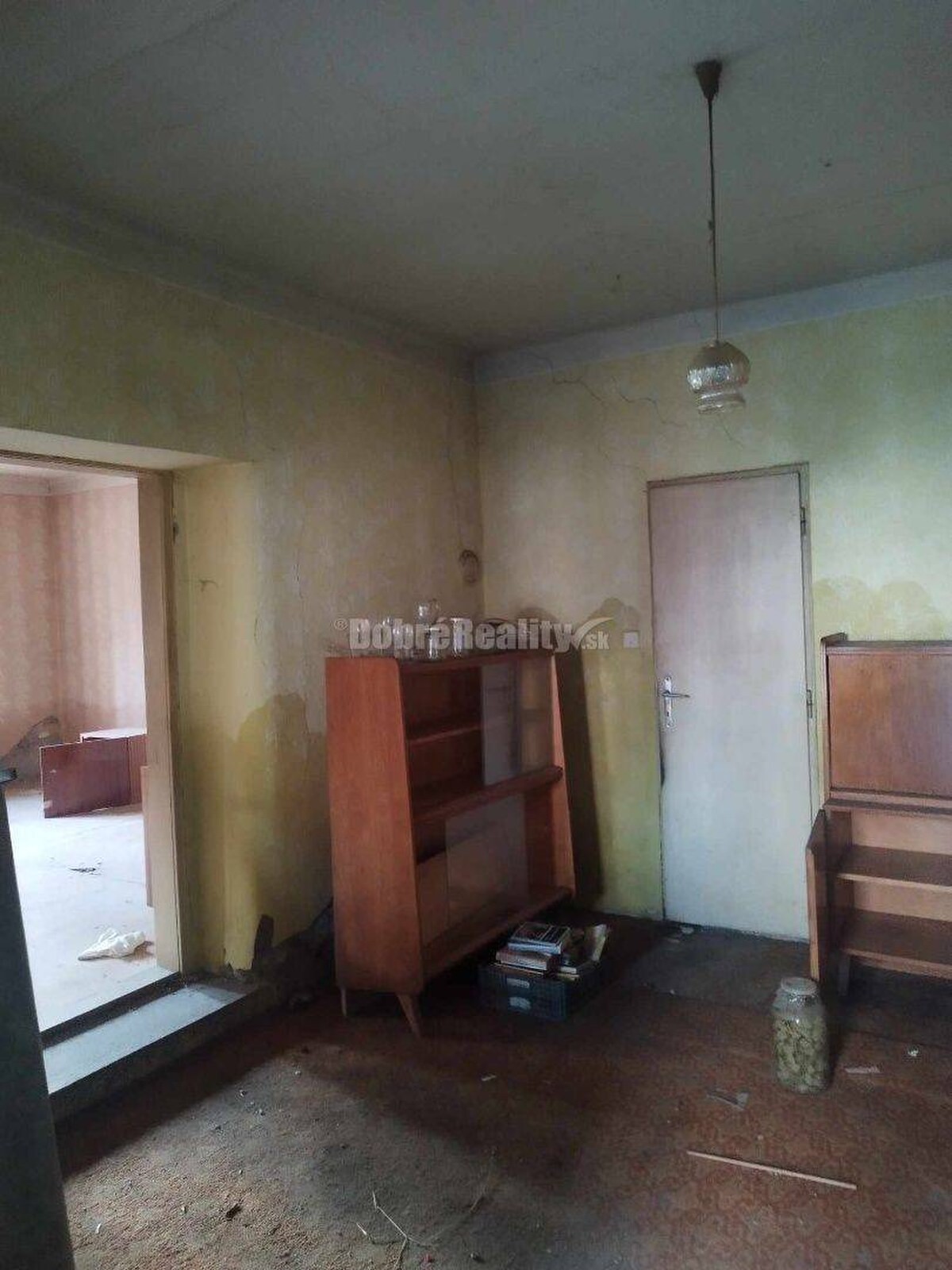 Starší rodinný dom v obci Vlčany , vhodný na kompletnú rekonštrukciu — foto 6