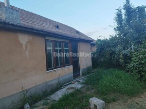 Starší rodinný dom v obci Vlčany , vhodný na kompletnú rekonštrukciu — foto 2
