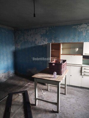 Starší rodinný dom v obci Vlčany , vhodný na kompletnú rekonštrukciu — foto 5