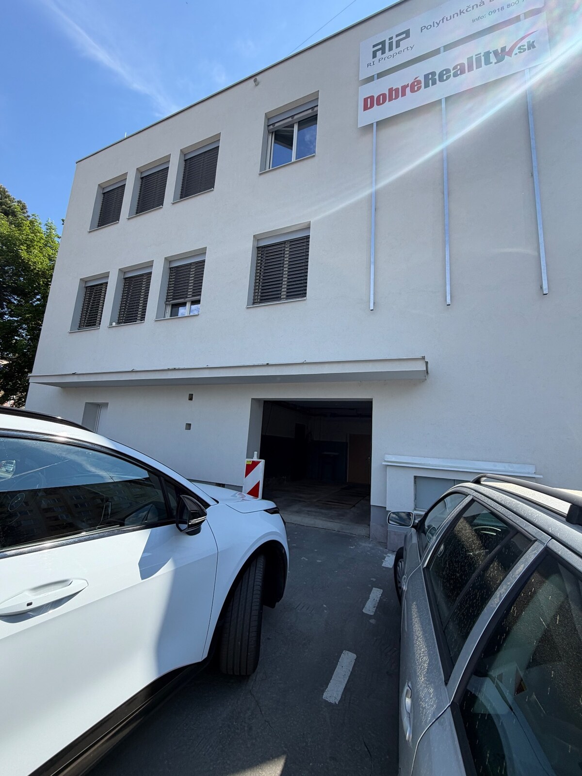 Ponúkame na prenájom 2 garáž / priestor v blízkosti centra Prievidze