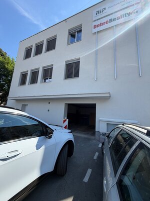 Ponúkame na prenájom 2 garáž / priestor v blízkosti centra Prievidze — foto 1