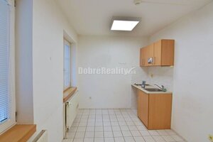 DOBRÉ REALITY - Prevádzkové a administratívne priestory na prenájom na — foto 3