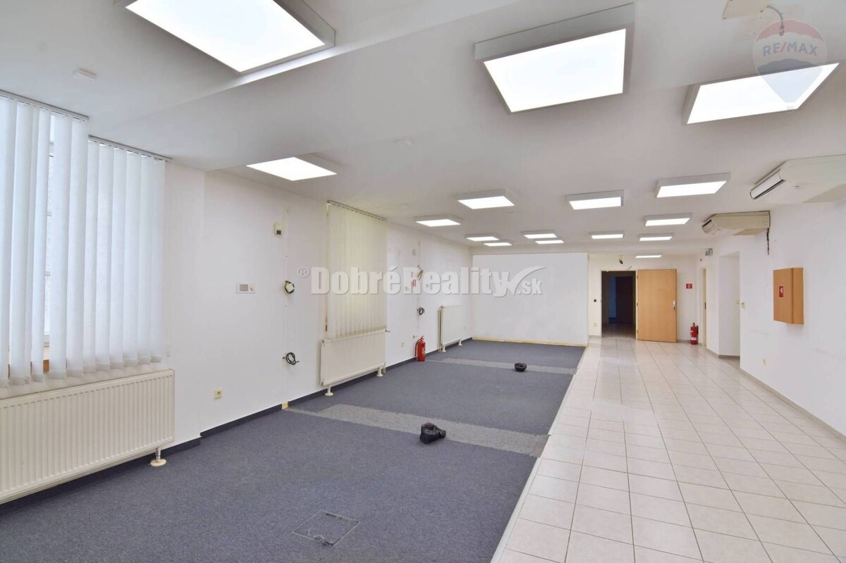 DOBRÉ REALITY - Prevádzkové a obchodné priestory, Námestie Prievidza — foto 10