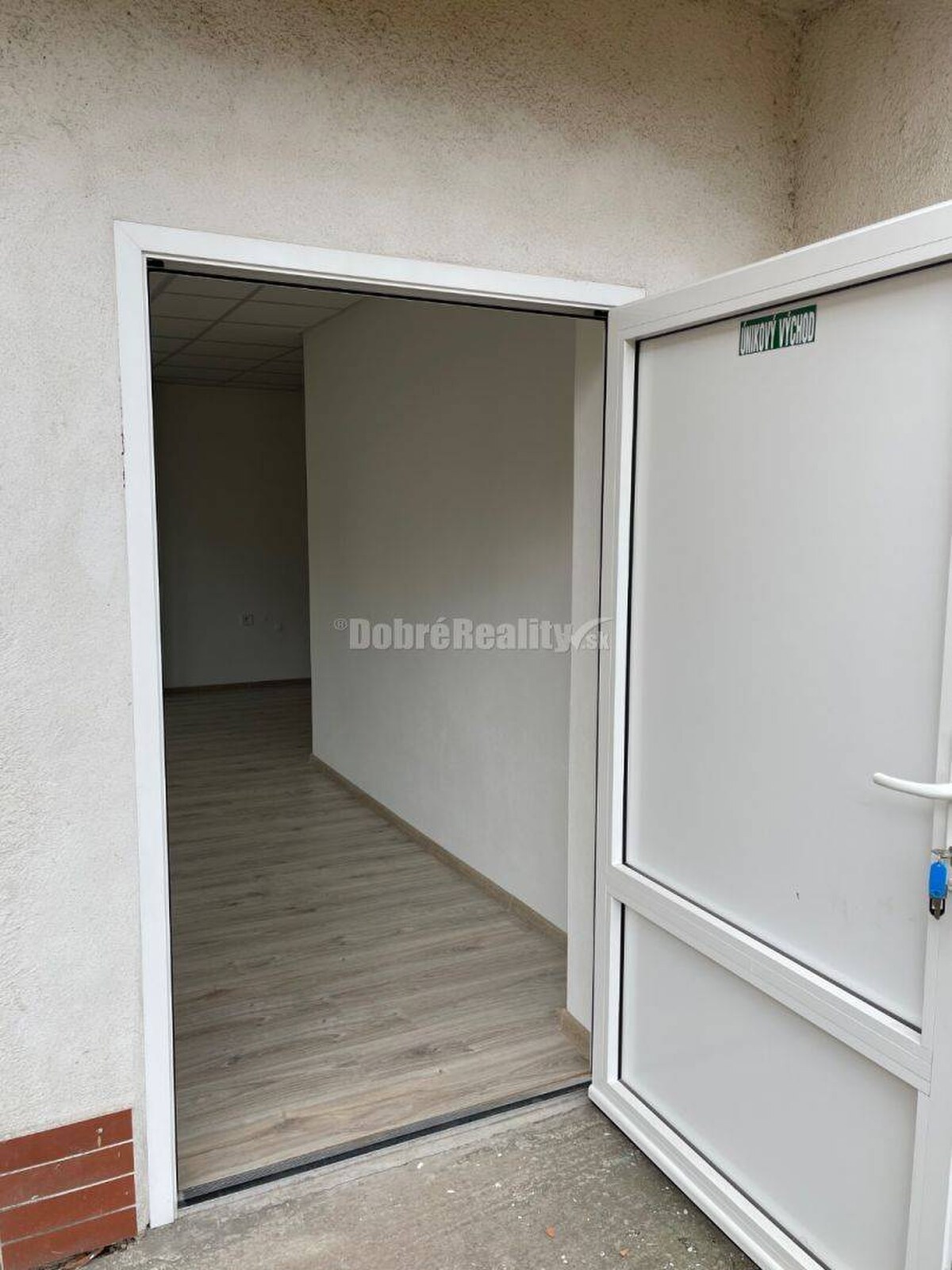 Na prenajom najlacnejšie komerčne priestory v Prievidzi. — foto 2