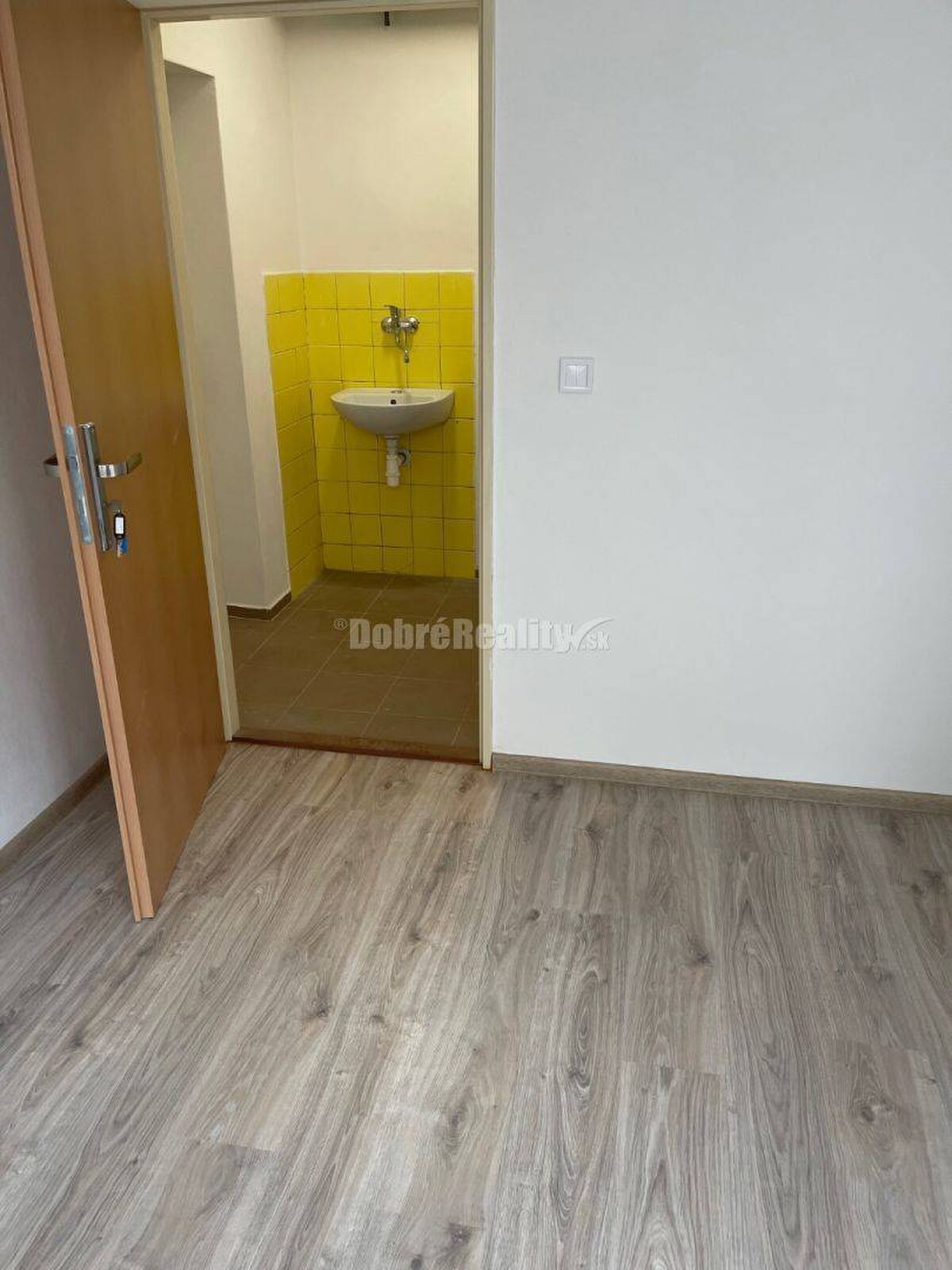 Na prenajom najlacnejšie komerčne priestory v Prievidzi. — foto 5