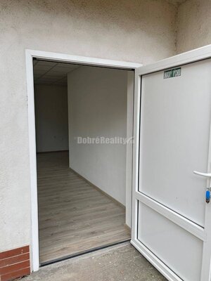 Na prenajom najlacnejšie komerčne priestory v Prievidzi. — foto 2