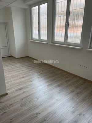 Na prenajom najlacnejšie komerčne priestory v Prievidzi. — foto 4