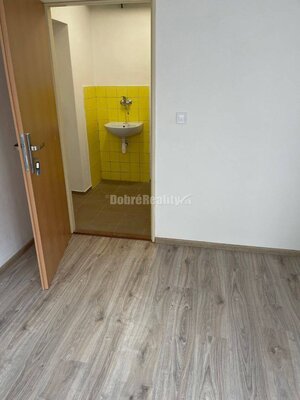 Na prenajom najlacnejšie komerčne priestory v Prievidzi. — foto 5