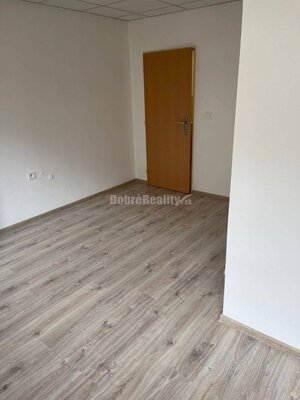 Na prenajom najlacnejšie komerčne priestory v Prievidzi. — foto 6