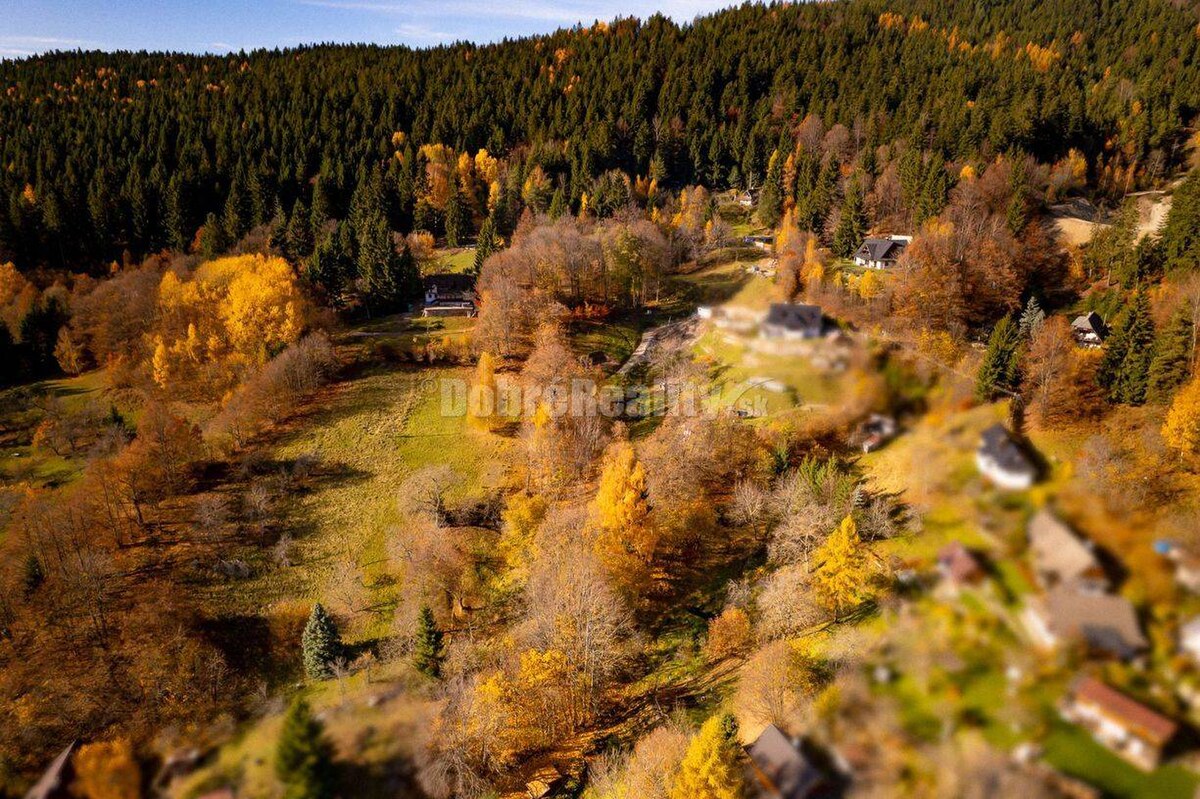 Tajuplná záhrada s jazierkom a banským potôčikom, 1927 m2, Špania Doli — foto 8