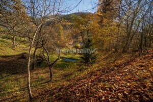 Tajuplná záhrada s jazierkom a banským potôčikom, 1927 m2, Špania Doli — foto 15