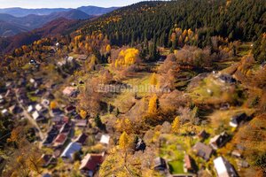 Tajuplná záhrada s jazierkom a banským potôčikom, 1927 m2, Špania Doli — foto 9