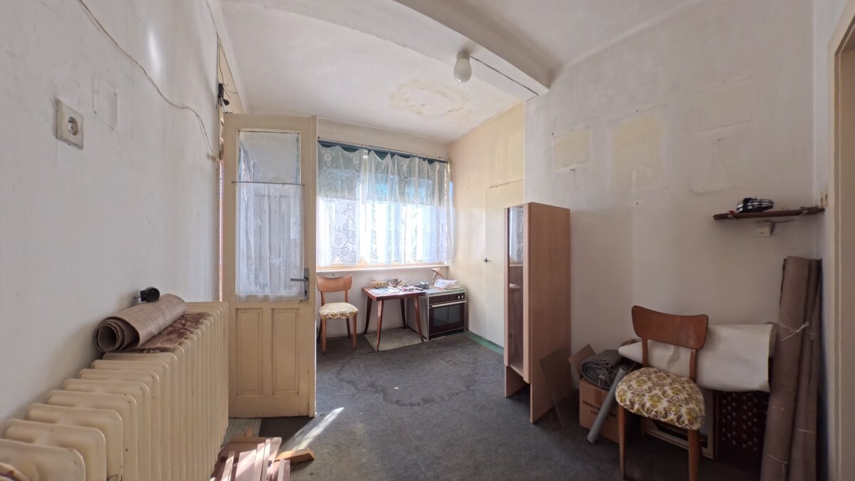 Dobré Reality ponúkajú rodinný dom s hospodárskymi budovami — foto 10