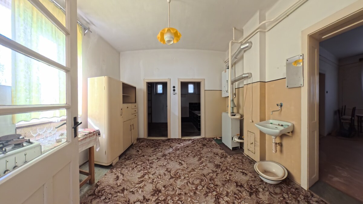 Dobré Reality ponúkajú rodinný dom s hospodárskymi budovami — foto 5