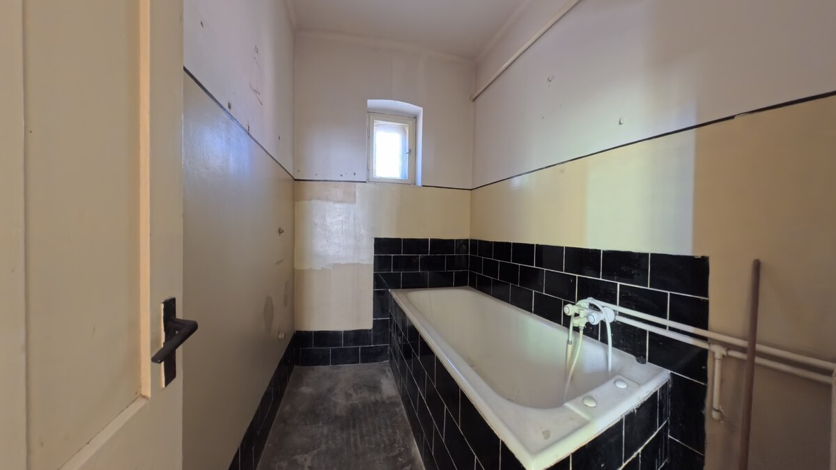 Dobré Reality ponúkajú rodinný dom s hospodárskymi budovami — foto 6