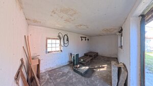 Dobré Reality ponúkajú rodinný dom s hospodárskymi budovami — foto 13