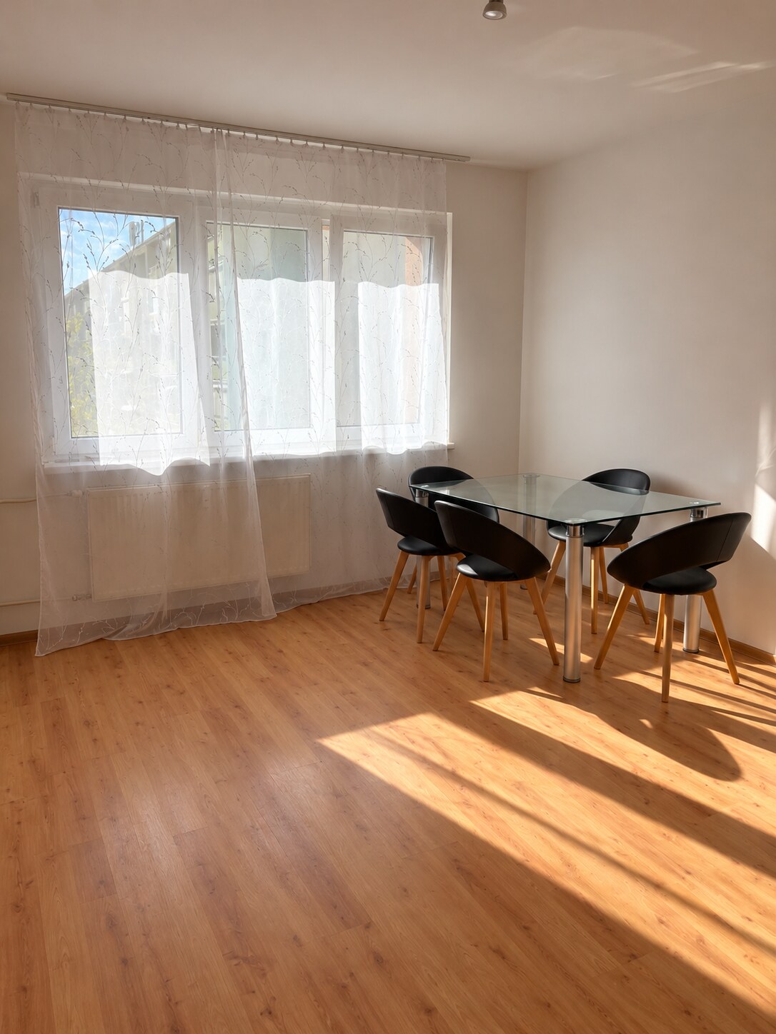 2-IZBOVÝ BYT S BALKÓNOM A VÝŤAHOM V KOMÁRNE – KOŠICKÁ ULICA — foto 6