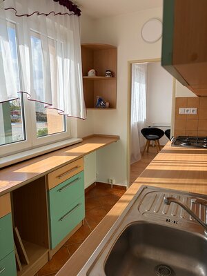 2-IZBOVÝ BYT S BALKÓNOM A VÝŤAHOM V KOMÁRNE – KOŠICKÁ ULICA — foto 1
