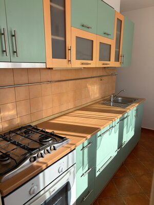 2-IZBOVÝ BYT S BALKÓNOM A VÝŤAHOM V KOMÁRNE – KOŠICKÁ ULICA — foto 2