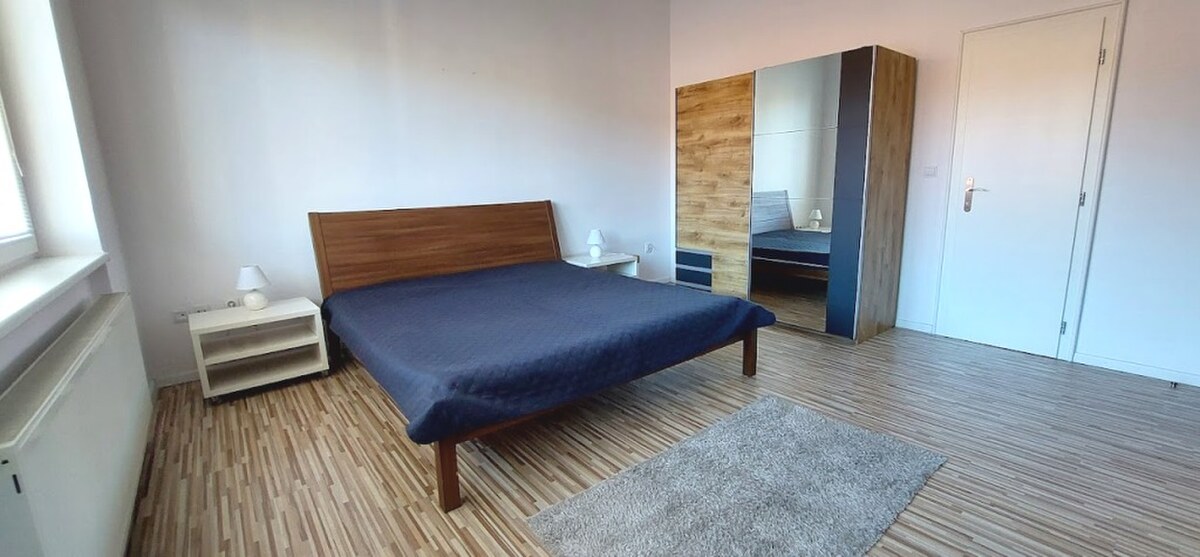 PRENÁJOM: VEĽKOMETRÁŽNY 2 IZBOVÝ BYT S 2 LOGGIAMI, CENTRUM