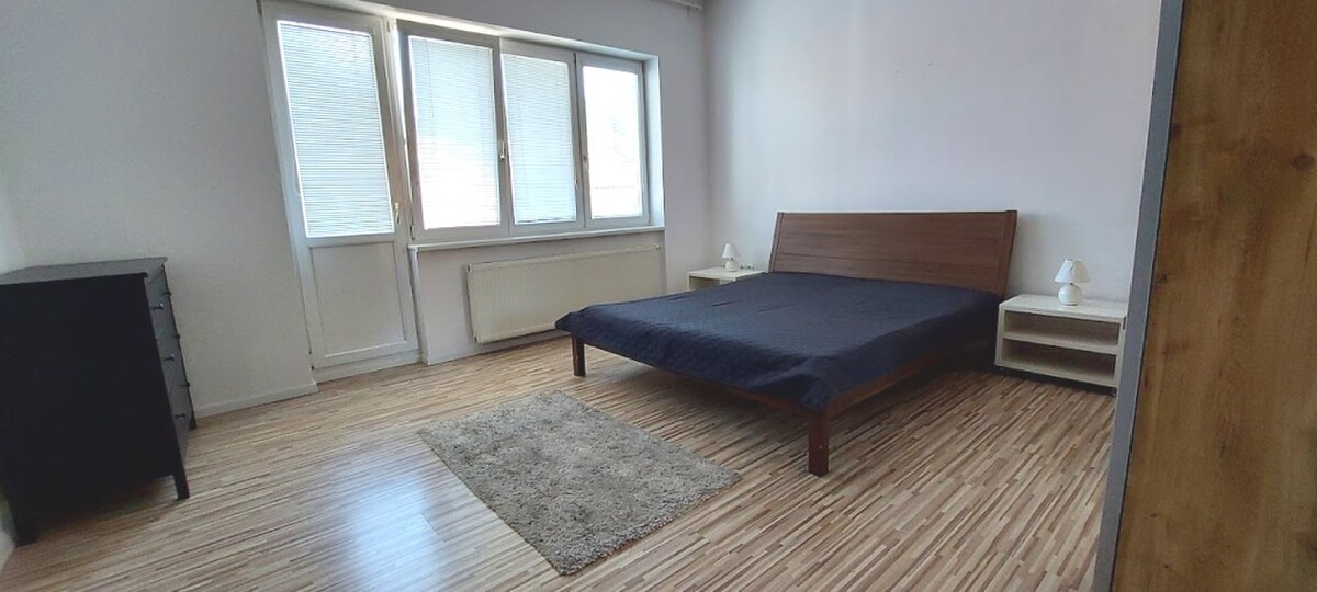 PRENÁJOM: VEĽKOMETRÁŽNY 2 IZBOVÝ BYT S 2 LOGGIAMI, CENTRUM — foto 2