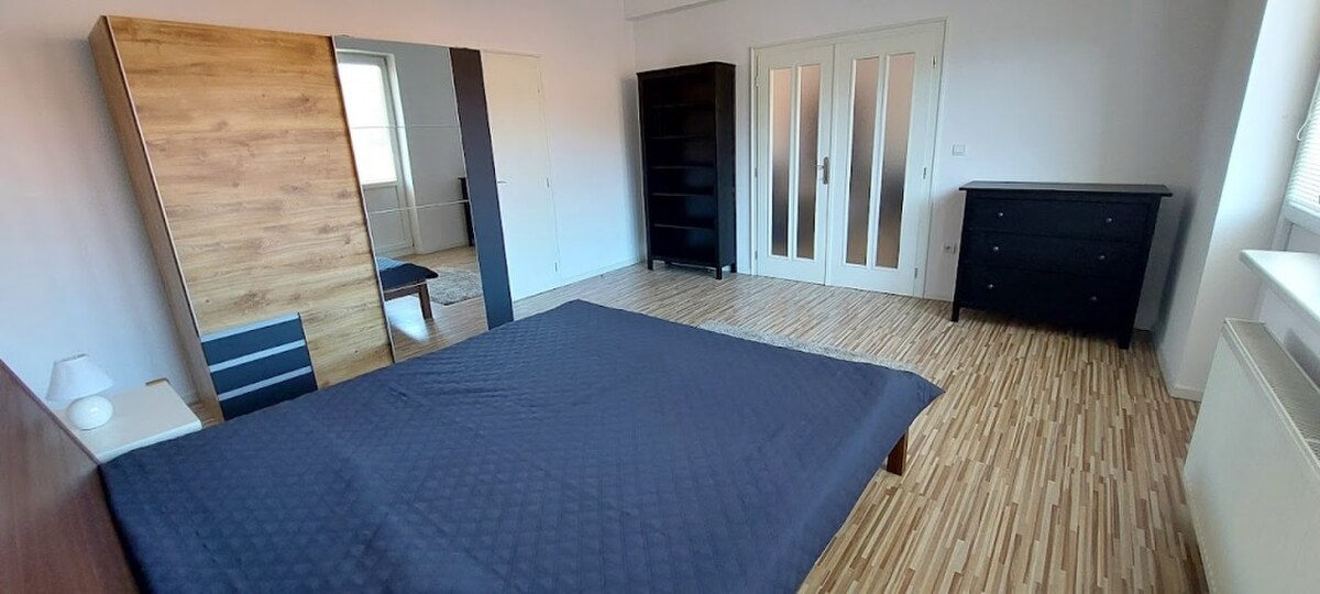 PRENÁJOM: VEĽKOMETRÁŽNY 2 IZBOVÝ BYT S 2 LOGGIAMI, CENTRUM — foto 3