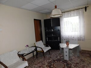 Priestranný a zateplený 5-izbový rodinný dom vo Dvoroch nad Žitavou. — foto 4