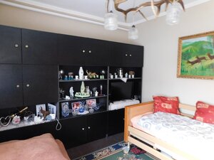 Priestranný a zateplený 5-izbový rodinný dom vo Dvoroch nad Žitavou. — foto 9