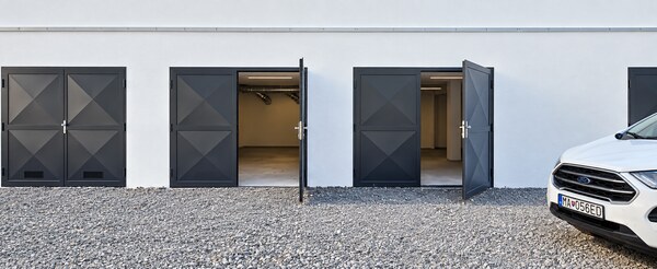 TOP:Nie je to len garáž! 49 m² priestoru s množstvom možností využitia