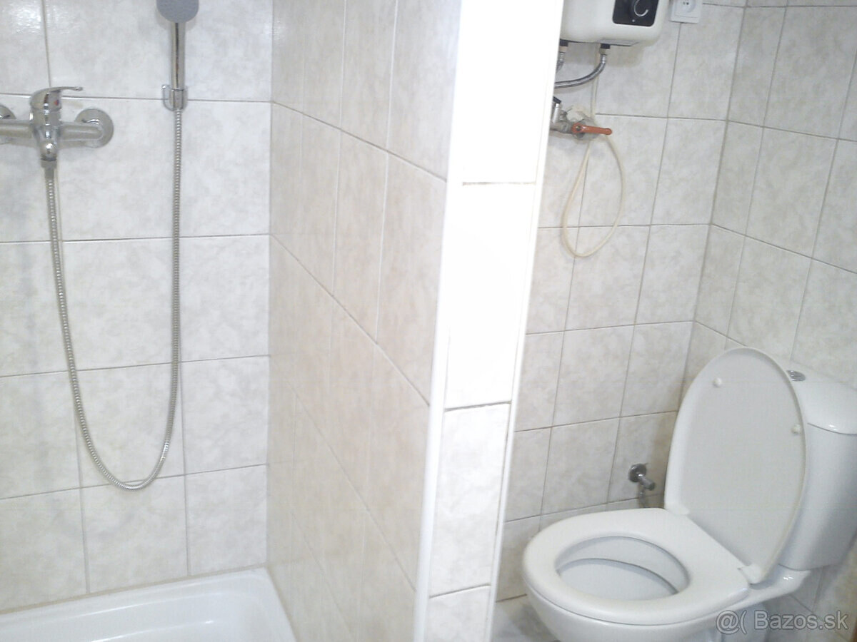 Na predaj - 2 izbový rodinný dom - Vysoká pri Morave — foto 14
