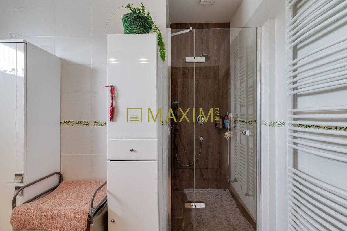 Moderný samostatne stojaci 4-izbový bungalov, Láb okres Malacky — foto 10