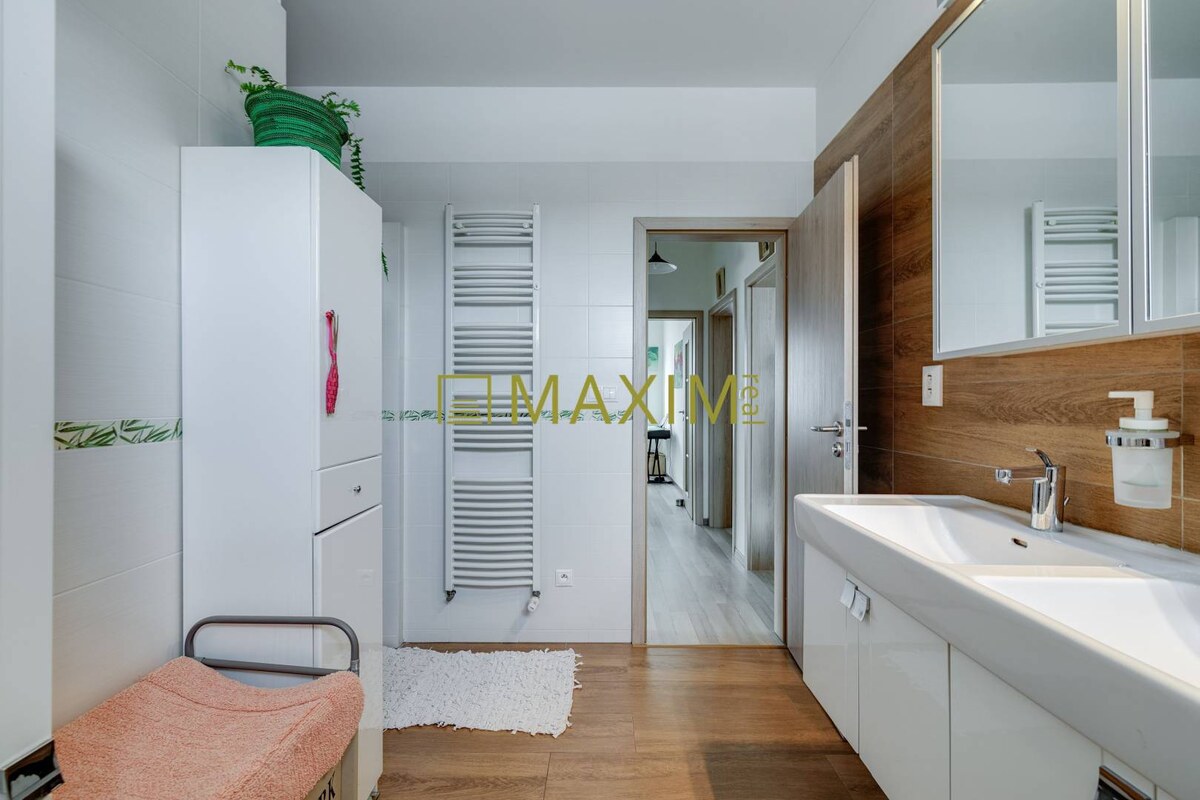 Moderný samostatne stojaci 4-izbový bungalov, Láb okres Malacky — foto 8