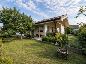Moderný samostatne stojaci 4-izbový bungalov, Láb okres Malacky — foto 1