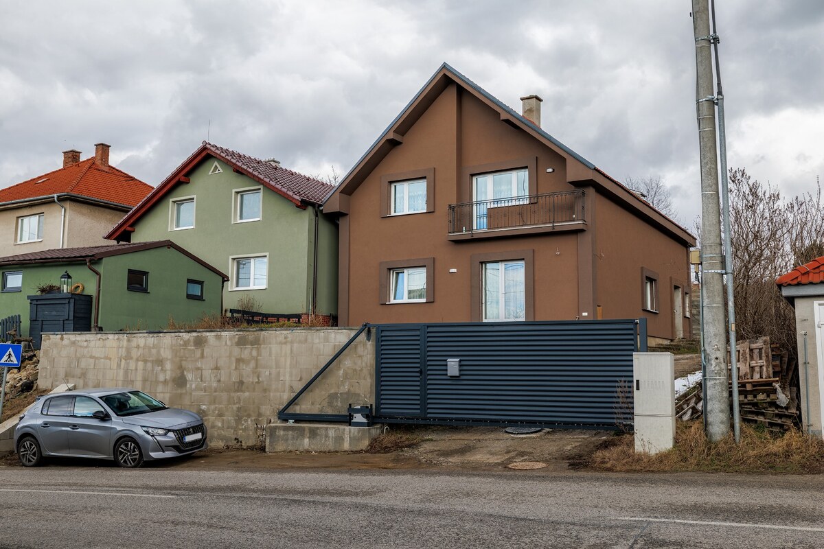 7-izbový kompletne zrekonštruovaný rodinný dom v obci Marianka pri BA — foto 19