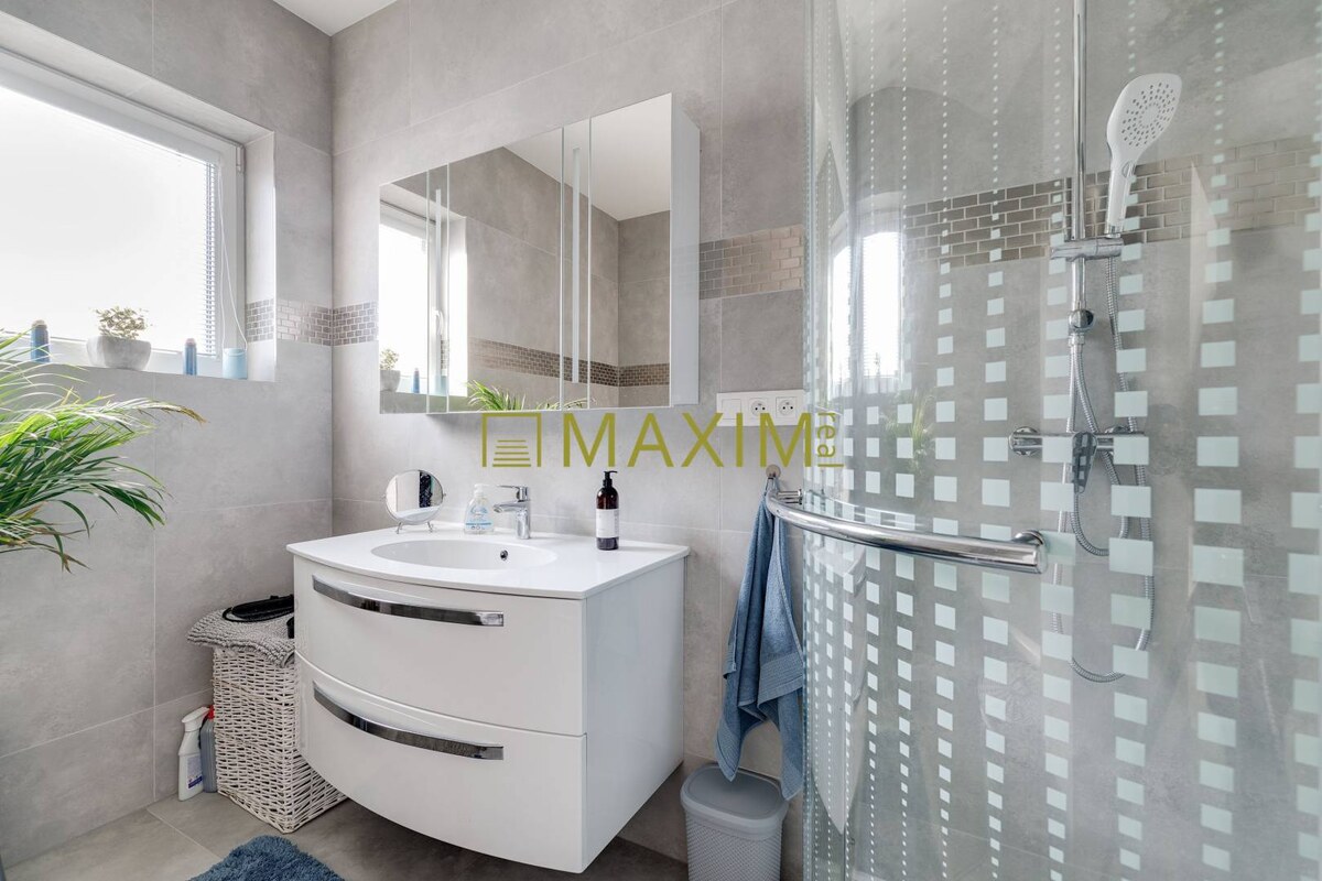 NOVOSTAVBA 2024 – Elegantný 3izb dvojdom s terasou,dizajnovou kuchyňou — foto 16