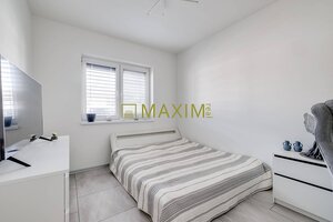 NOVOSTAVBA 2024 – Elegantný 3izb dvojdom s terasou,dizajnovou kuchyňou — foto 14