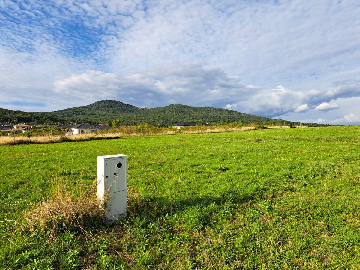 Stavebný pozemok 673 m2 v Štitároch s výhľadom na Zobor i Žibricu — foto 2