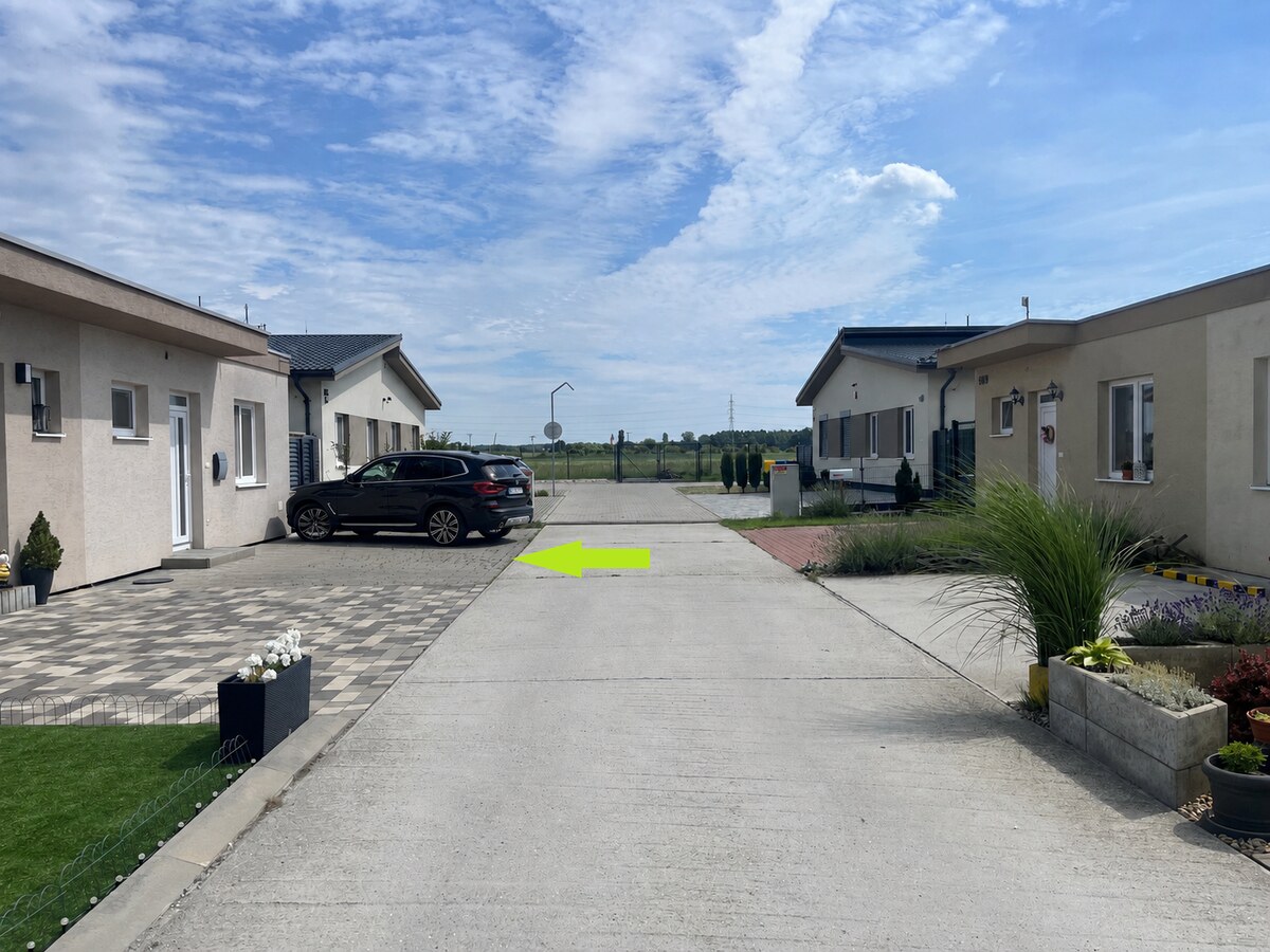 Rodinný dom v obci Láb, kľudná slepá ulica — foto 18