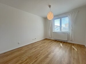 Rodinný dom v obci Láb, kľudná slepá ulica — foto 5