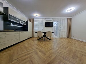 S garážovým státím a záhradkou 3 izbový byt na ul. Široká v Bratislave — foto 1