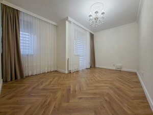 S garážovým státím a záhradkou 3 izbový byt na ul. Široká v Bratislave — foto 5