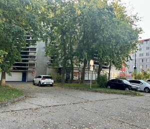 PREDAJ - Garáž na ulici Medveďovej v Petržalke — foto 2