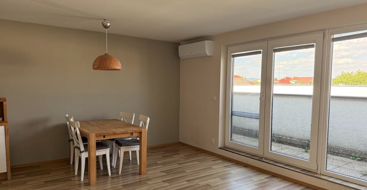2- izbový byt na  Roľníckej ulici