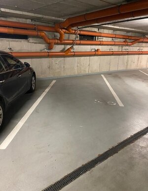 Garážové státie na ulici Údernícka — foto 2