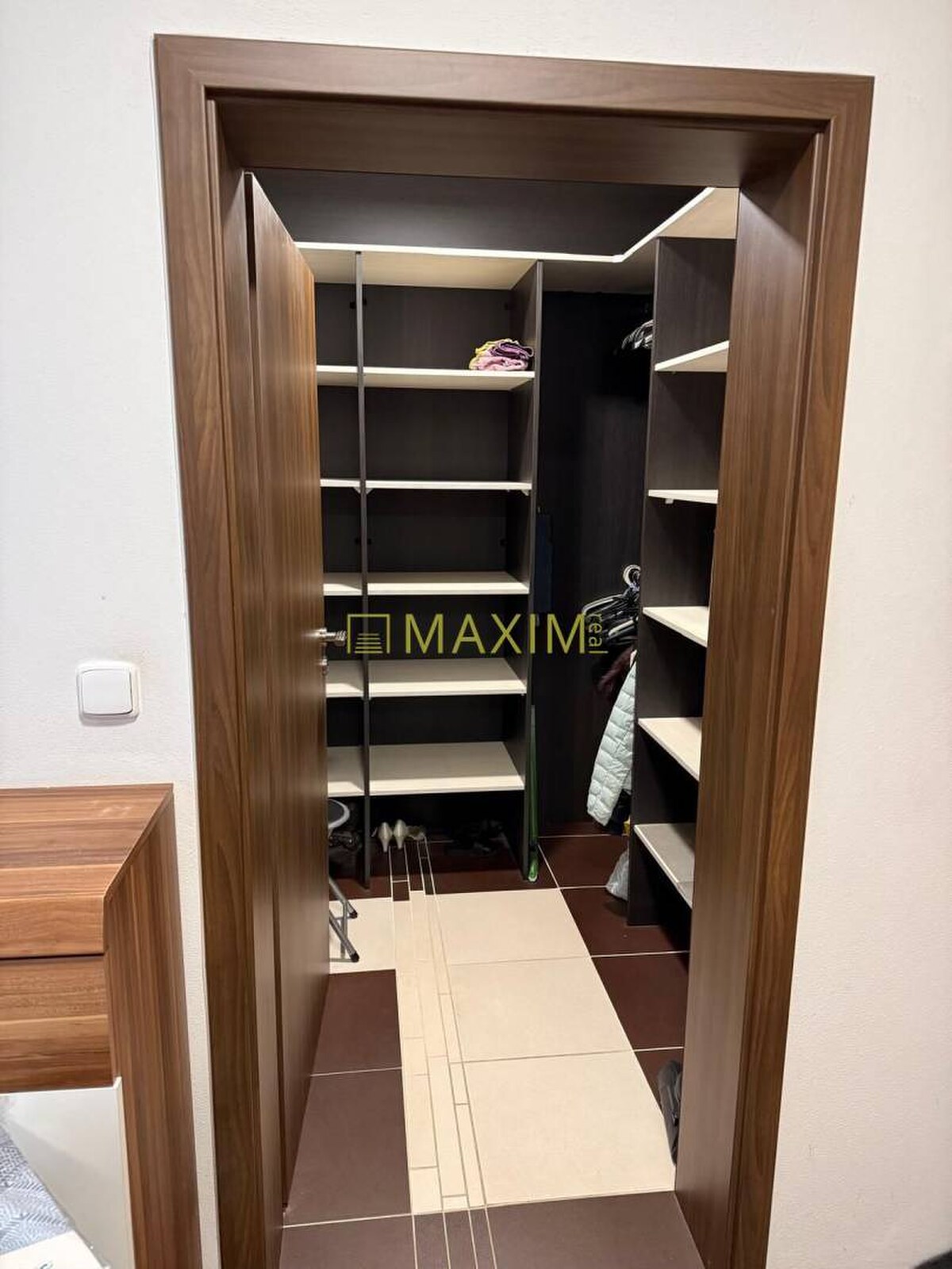 Veľký, slnečný a priestranný 3-izbový byt — foto 12