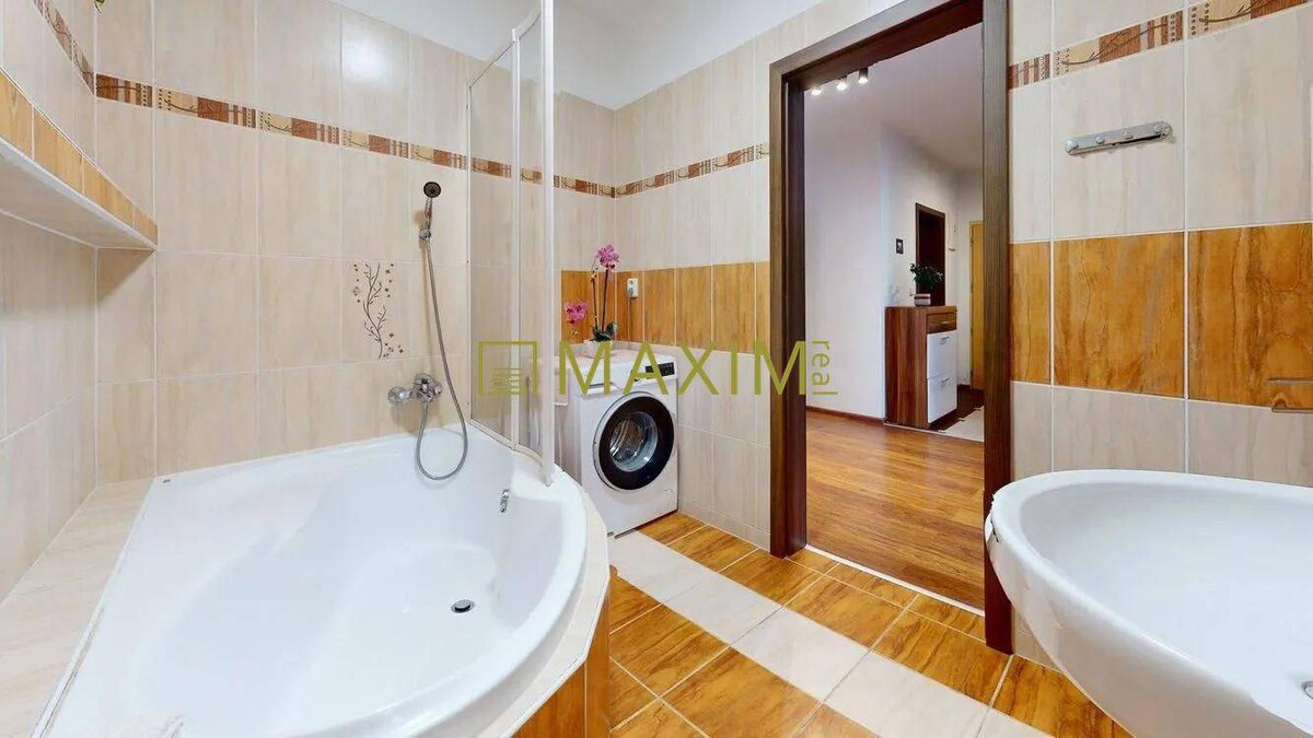 Veľký, slnečný a priestranný 3-izbový byt — foto 9