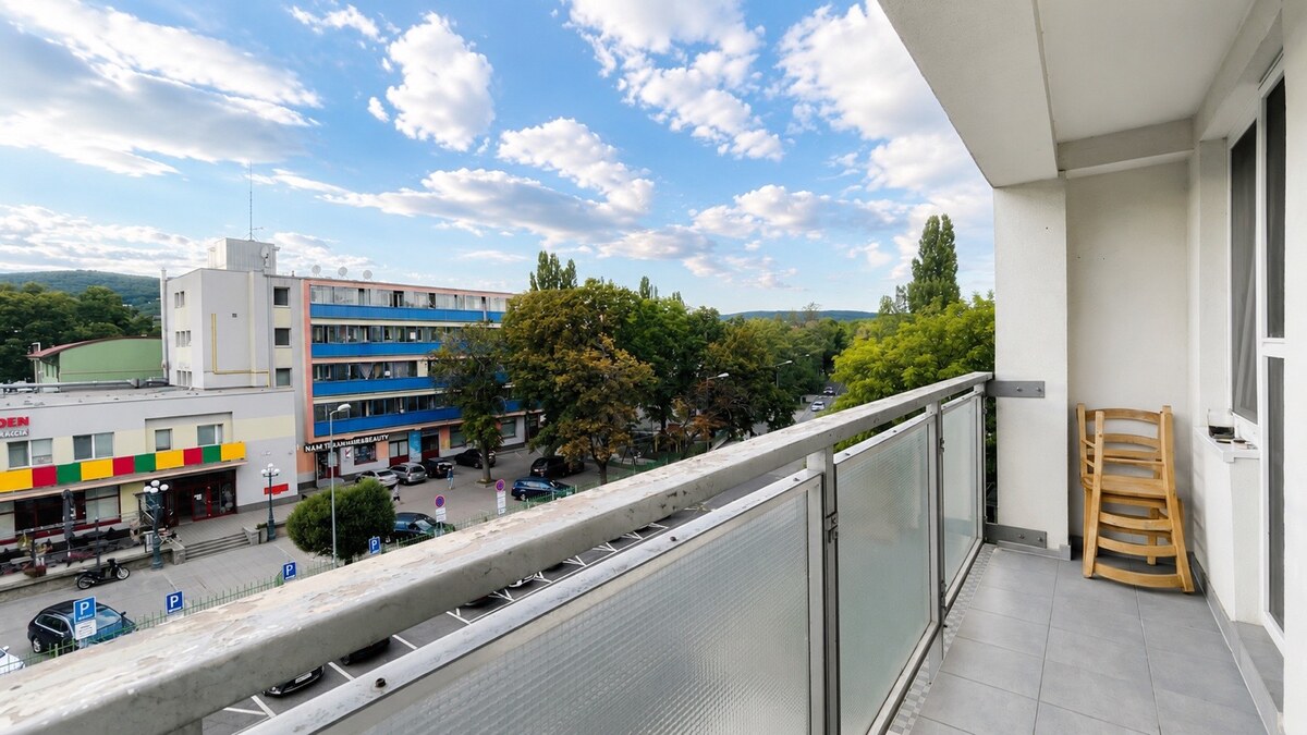 Pet friendly 3-izbový byt s klimatizáciou, loggiou na Nobelovej — foto 10