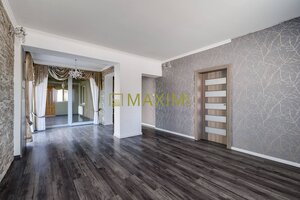 REZERVOVANY!Elegantný priestranný rodinný dom so záhradou v Kostolišti — foto 5
